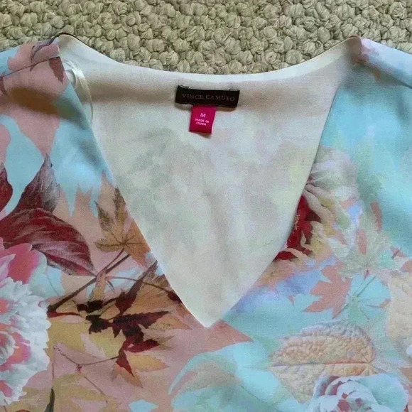 VINCE CAMUTO - Floral Ruffle Sleeve Top - Excellent Condition - Picture 12 of 13